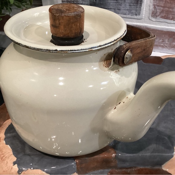 🟤 Vintage - Cream colored, enamel coated, Tea Kettle w/ Wooden Handle - Decor - Picture 5 of 16